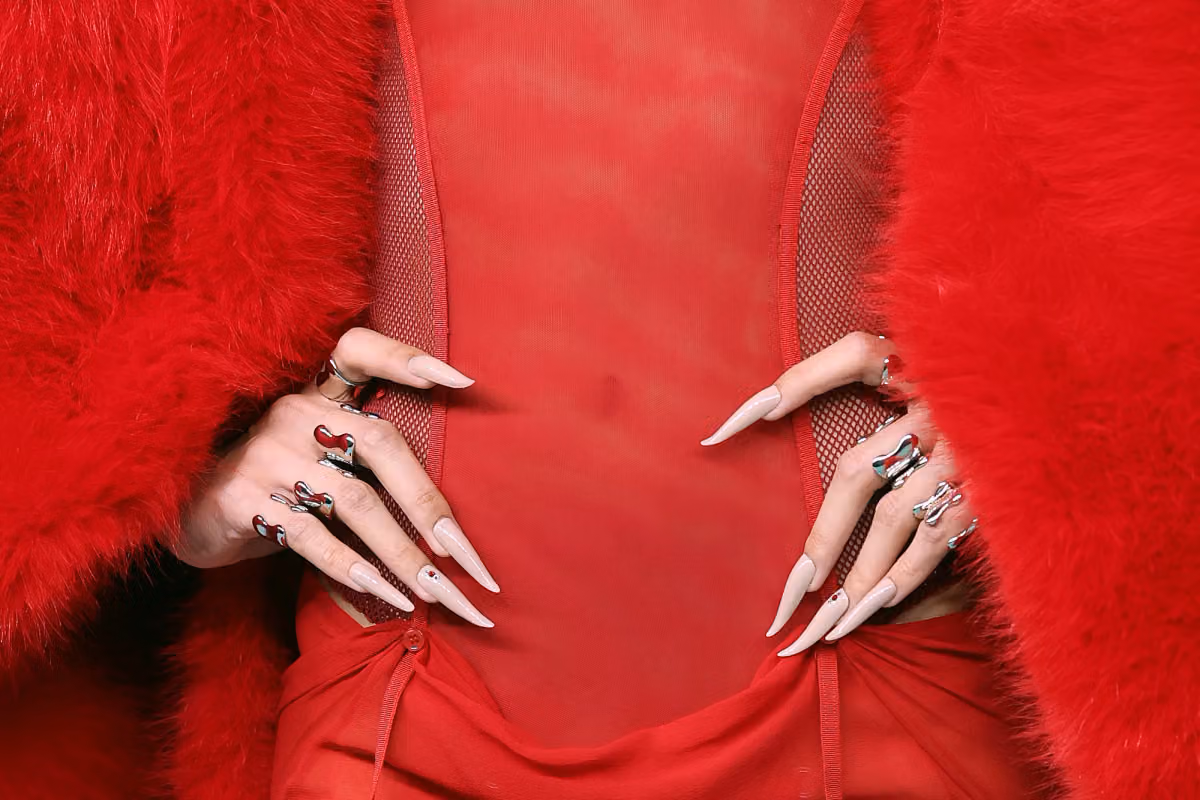เล็บสกัลปเจอร์และเล็บเพชรสไตล์ที่ขโมยซีนพรมแดง VMAs
