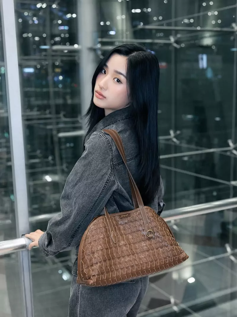 จากรันเวย์ถึงรันเวย์ดีเลย์ เส้นทางแฟชั่นของตู ต้นตะวันในซีซัน Paris Fashion Week