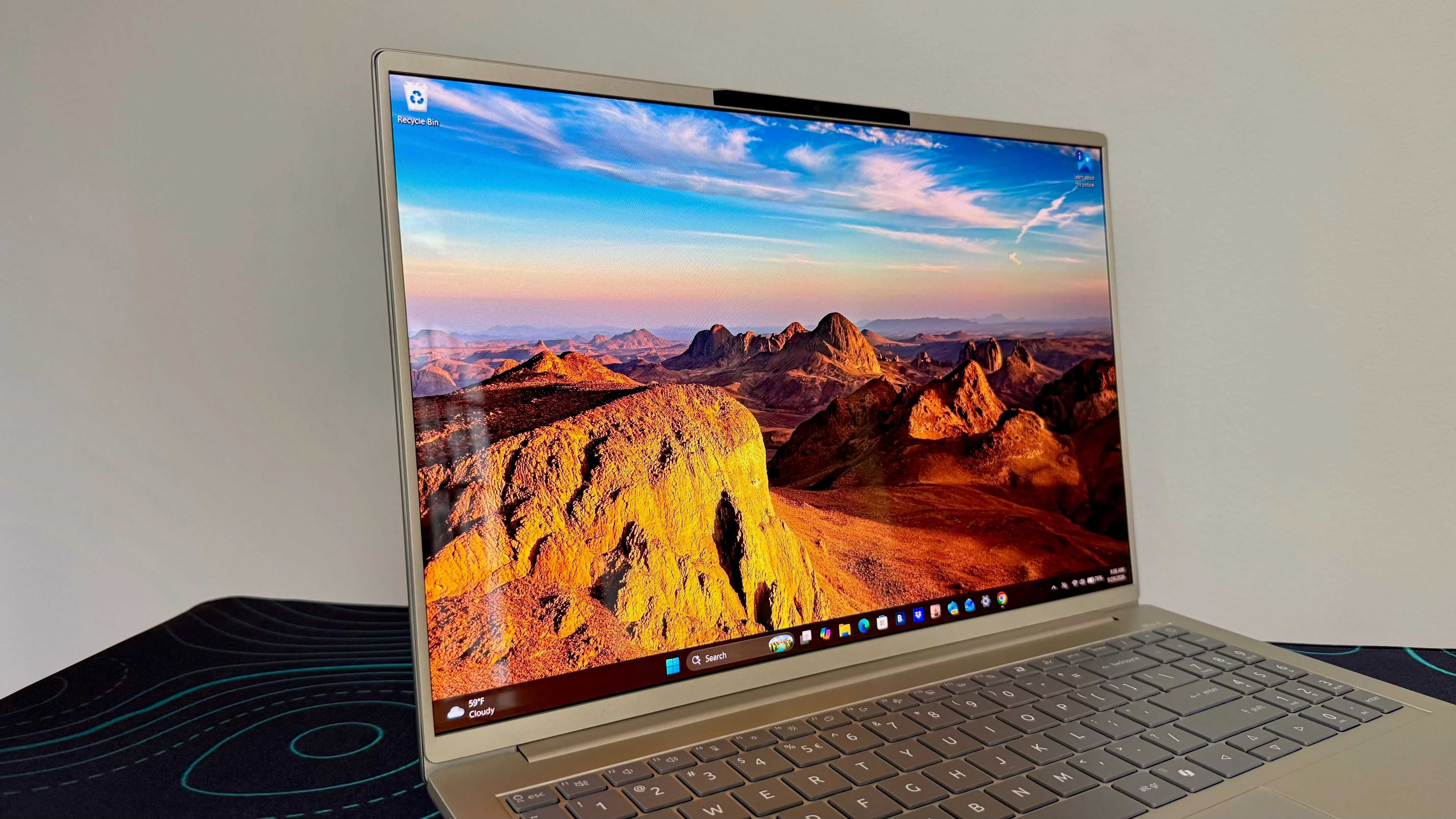 เปรียบเทียบแล็ปท็อป OLED 16 นิ้วเบาพกพา Acer Swift Go 16 และ LG Gram Pro 16