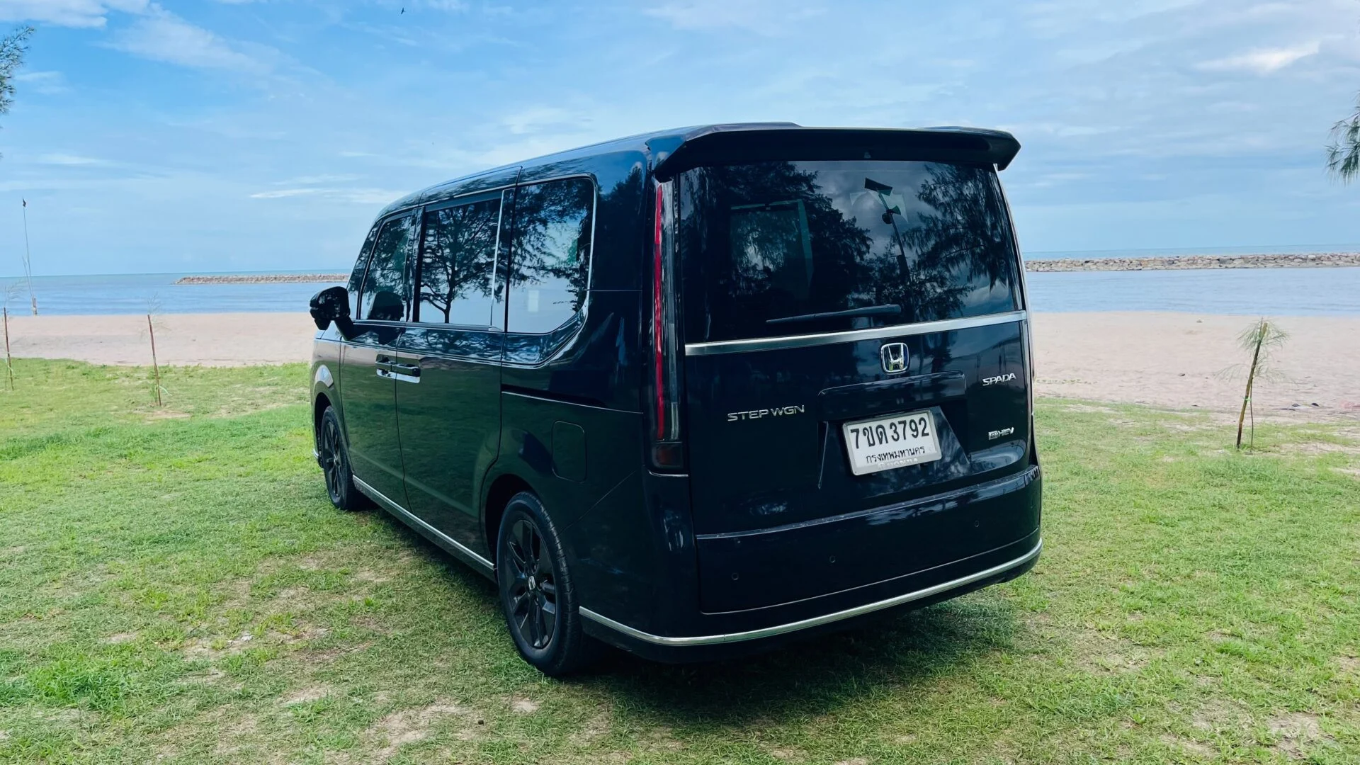 รถ MPV ไฮบริด ศึกสองค่าย Honda STEP WGN vs Hyundai STARIA เพื่อครอบครัวยุคประหยัด