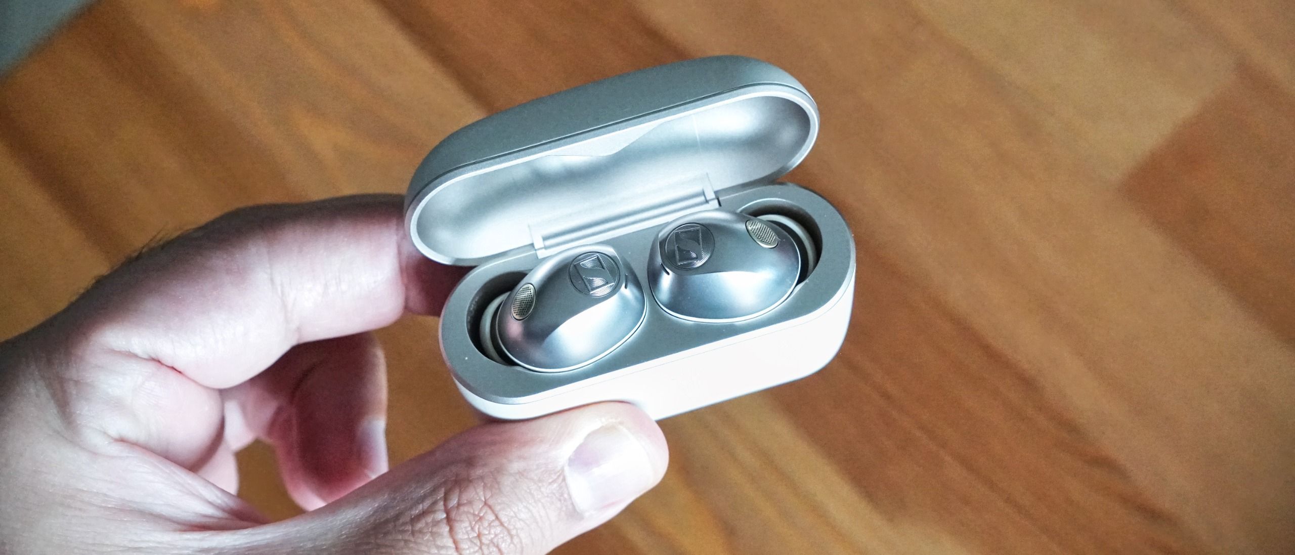 รีวิว Sennheiser Momentum True Wireless 5 หูฟังพรีเมียมที่กล้าเทียบ Sony WF-1000XM6