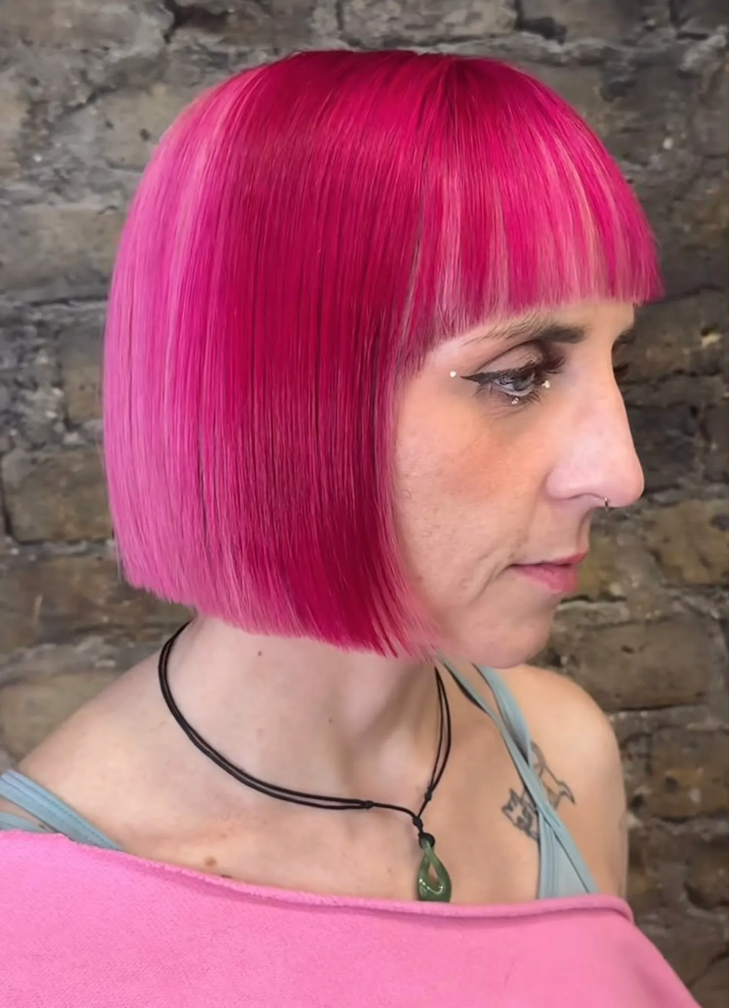 How to Recreate Adéla’s Signature Hot Pink Hair แบบฉบับซาลอน