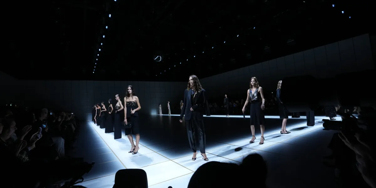 ศึกชิงอำนาจในจักรวาลแฟชั่น Armani เมื่อยักษ์หรูยุโรปเปิดเกมแย่งหุ้น 15%
