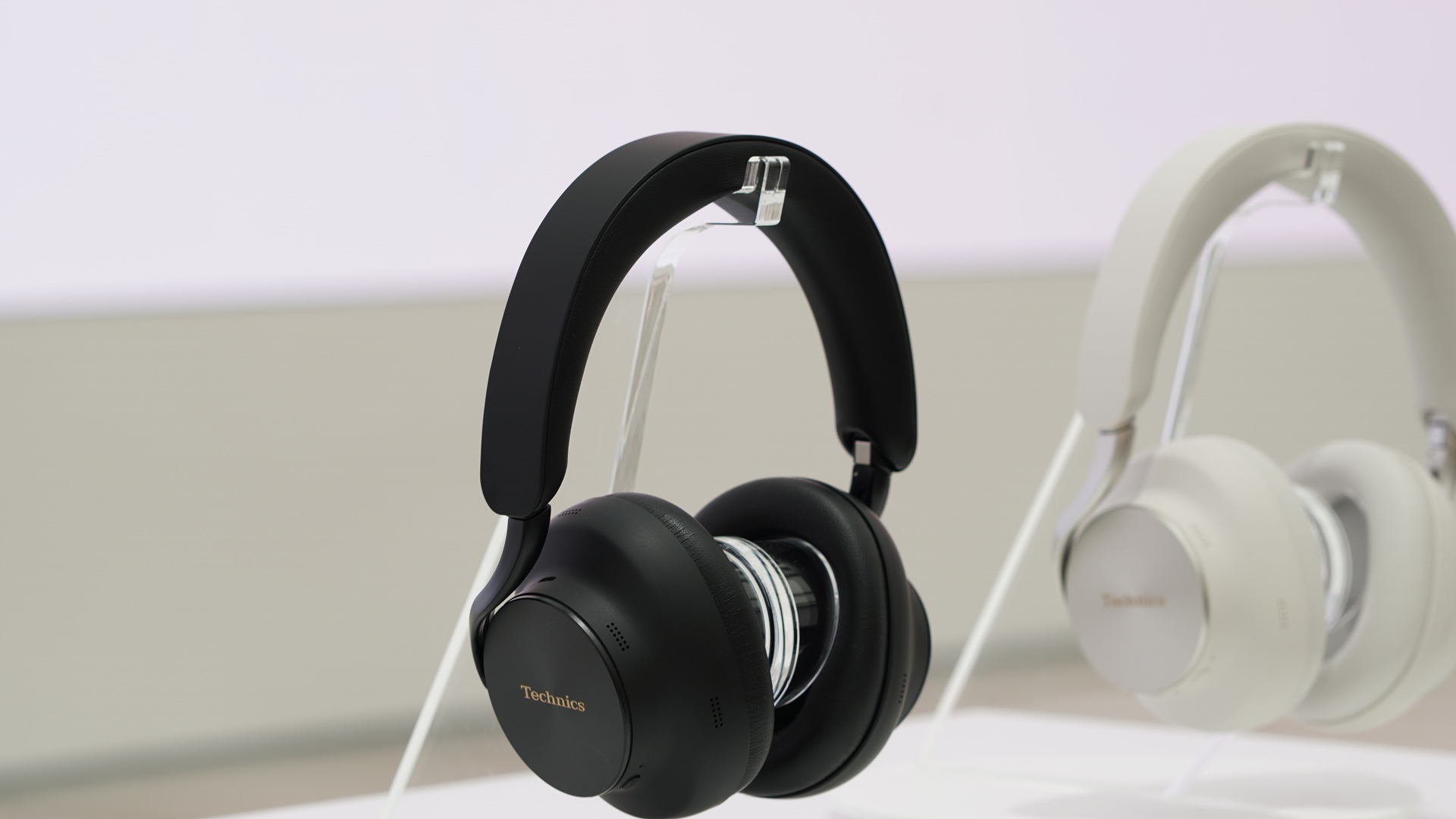 Technics EAH-A1000 หูฟังแฟลกชิป over-ear คู่ชิงใหม่สายพรีเมียม