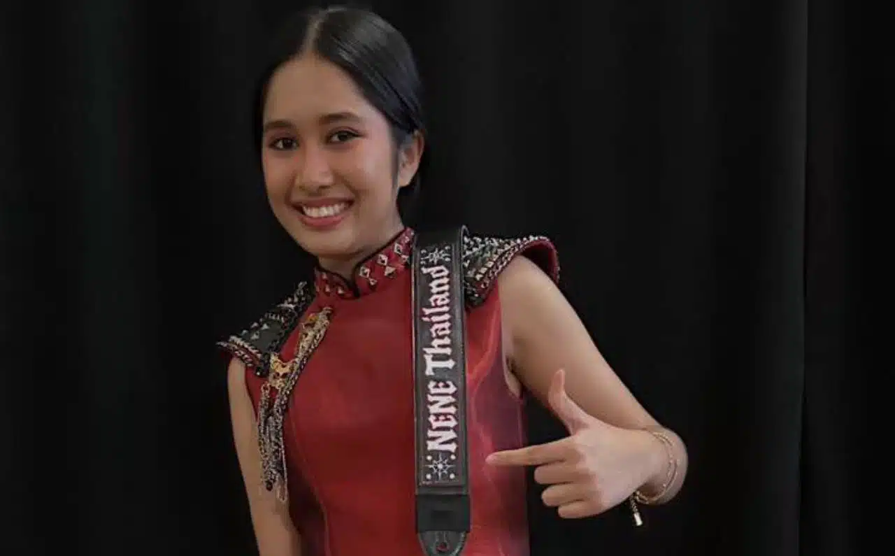 จากผ้าทอมือสู่ลุคร็อกสตาร์: เมื่อผ้าไหมไทยแฟชั่นดังไปทั้งโลก