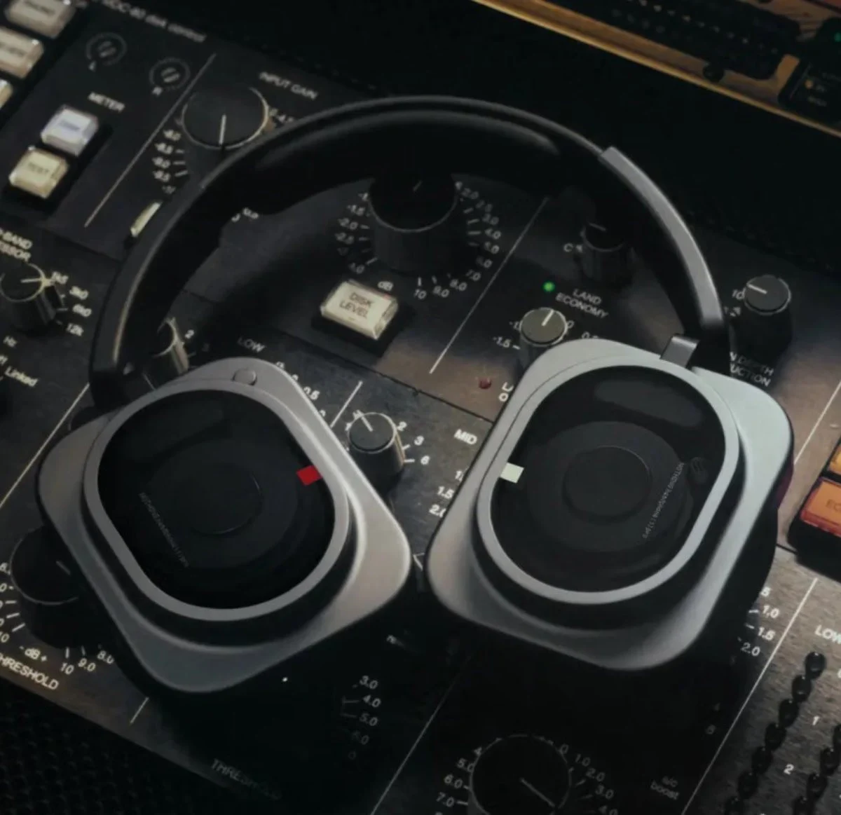 รีวิว Nothing Headphone (1) Pro หูฟังครอบหูที่เอาจริงทั้งเสียงสตูดิโอและ ANC