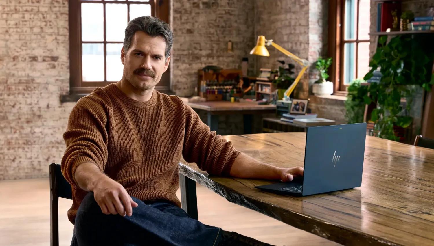 เจาะเกมการตลาด Googlebook เมื่อ Henry Cavill กลายเป็นเดโม่มีชีวิต