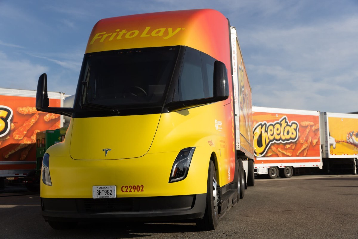 Tesla Semi เดินสายผลิตเต็มกำลังจากโรงงานเนวาดา เขย่าวงการรถบรรทุก