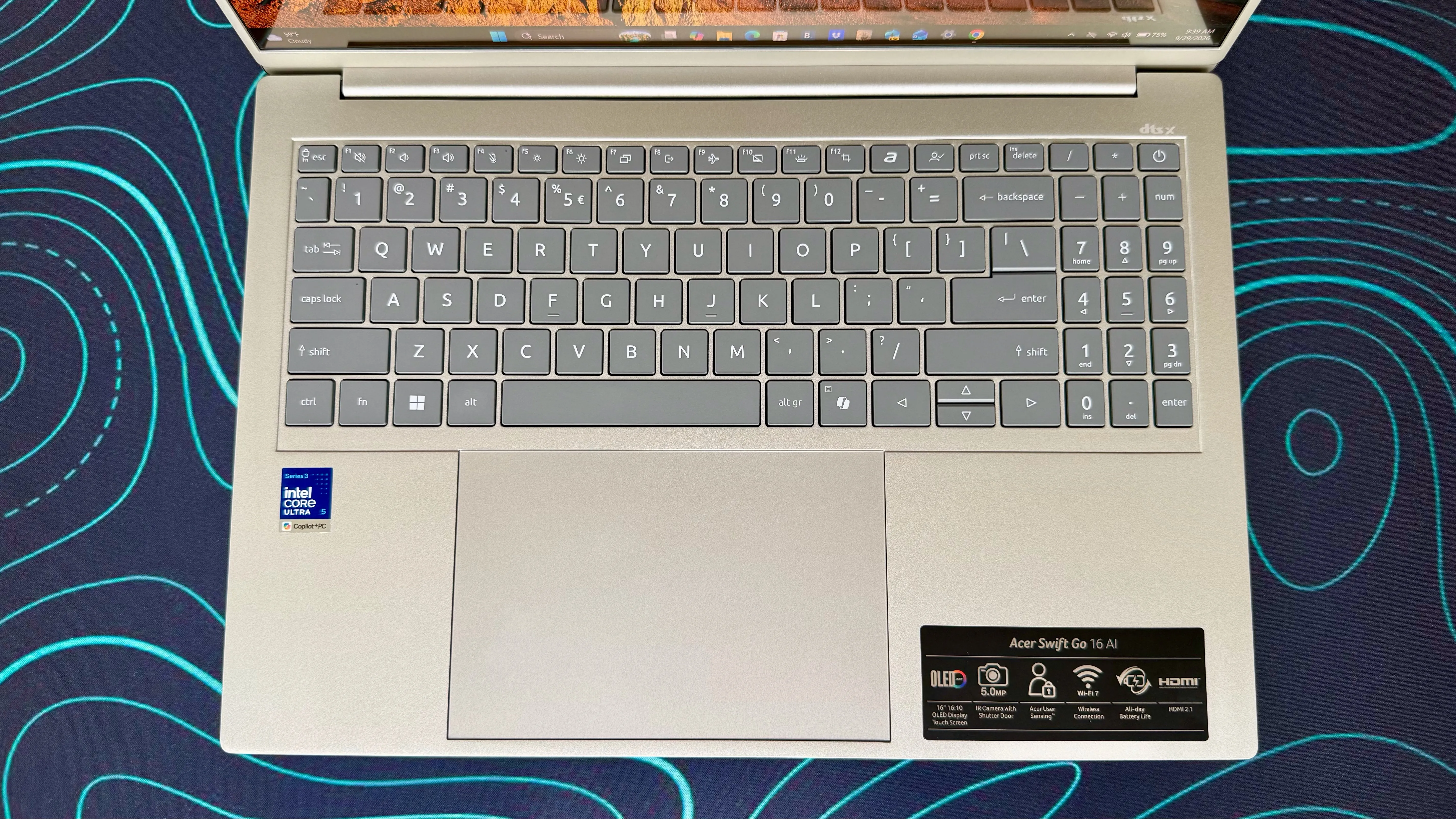 ดวลแล็ปท็อป Windows OLED จอใหญ่ เบา เน้นทำงานเคลื่อนที่