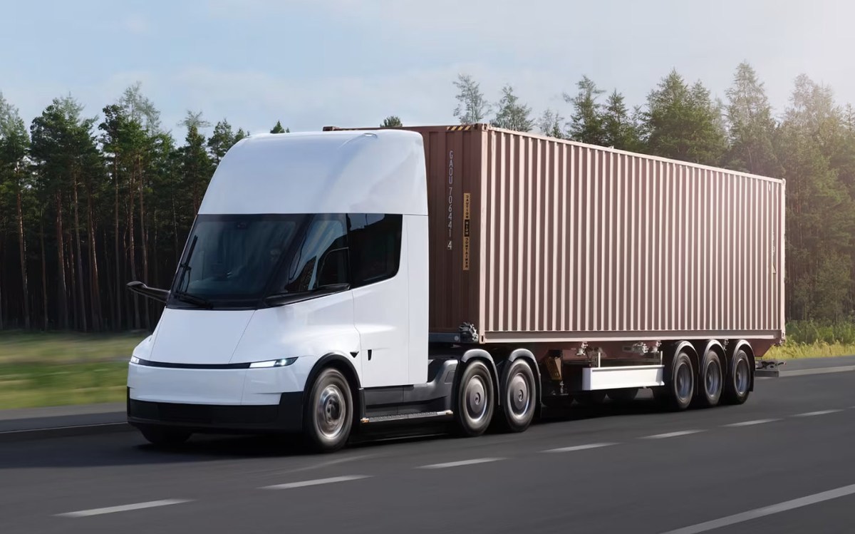 Tesla Semi เดินสายผลิตเต็มกำลังจากโรงงานเนวาดา เขย่าวงการรถบรรทุก