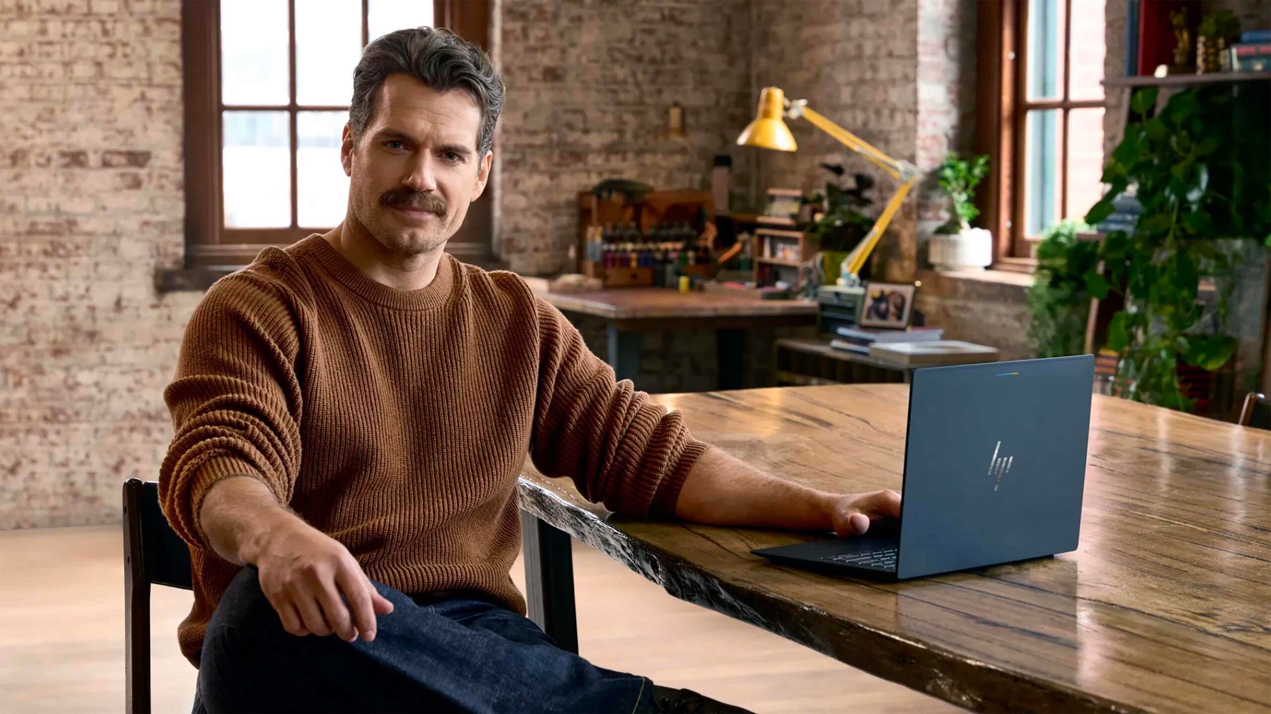 เจาะเกมการตลาด Googlebook เมื่อ Henry Cavill กลายเป็นเดโม่มีชีวิต