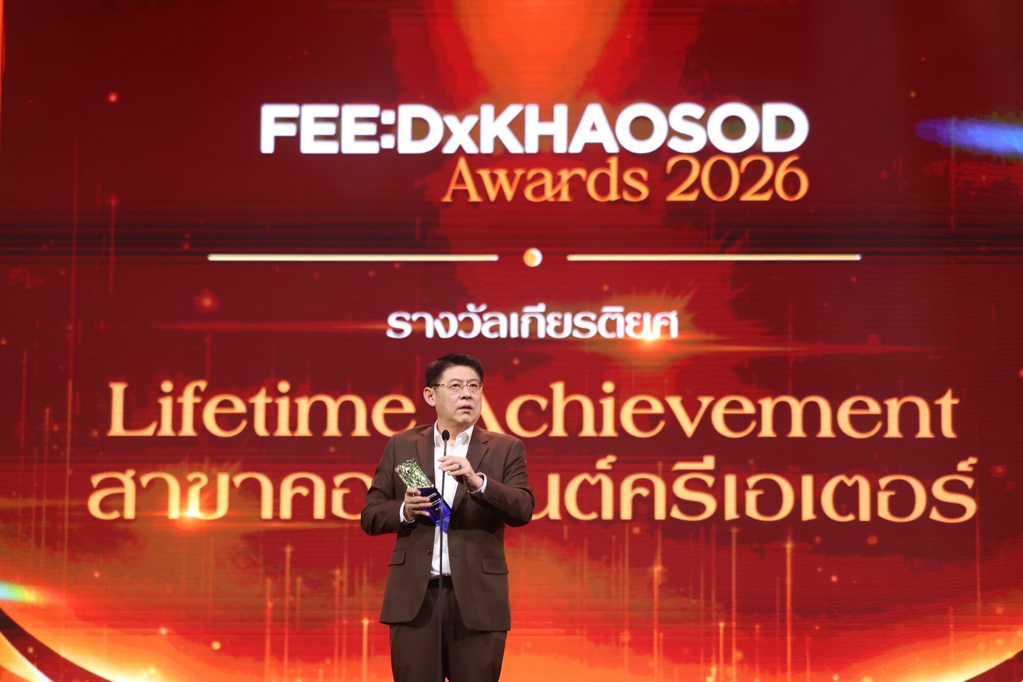 นาย-มาเบล ฉายแสง GMMTV และ Shine The Series ครองเวที FEED x KHAOSOD AWARDS