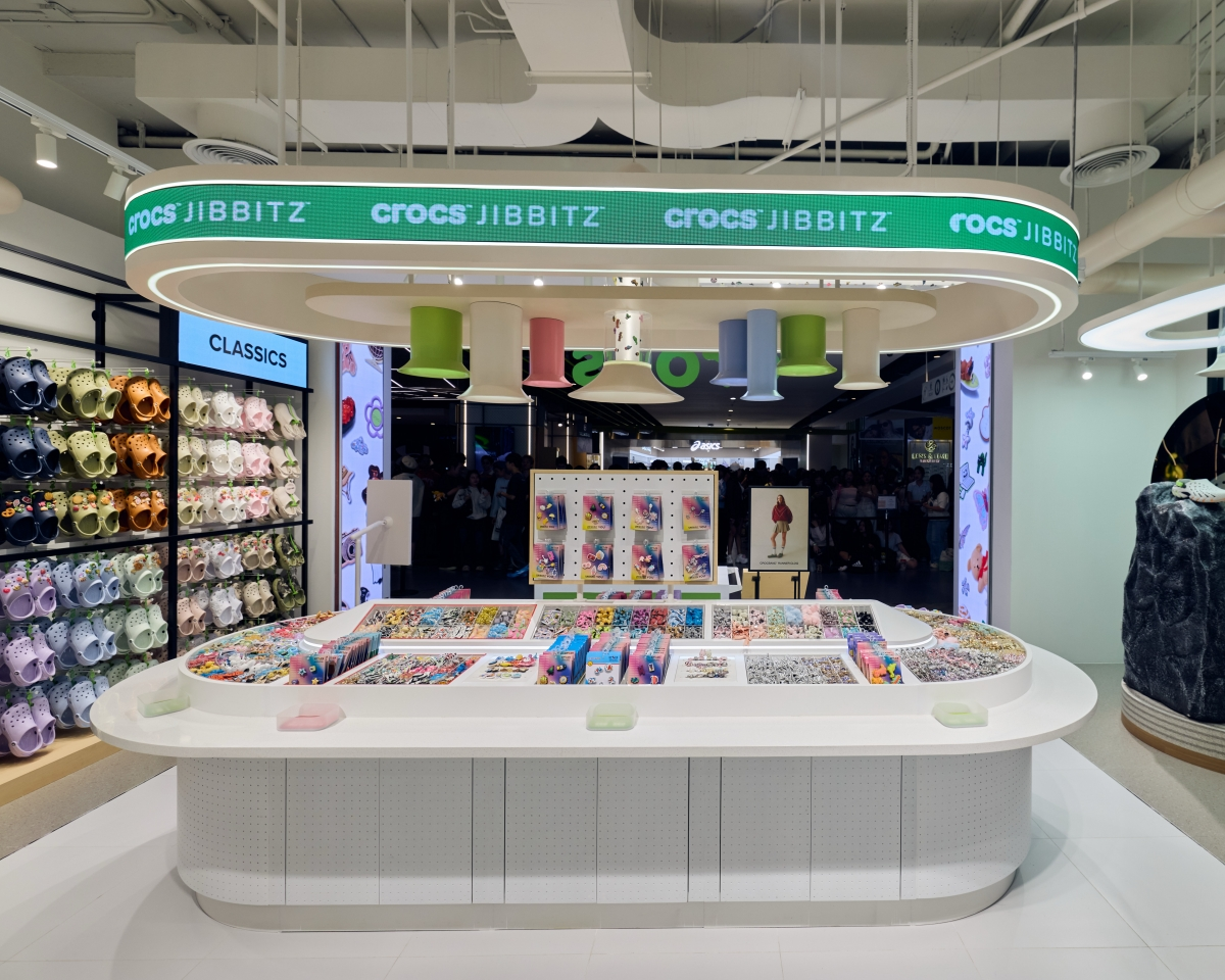 Crocs ร้านค้าใหม่ที่เซ็นทรัลเวิลด์ สัญญาณทรานส์ฟอร์มสู่แฟลกชิปไลฟ์สไตล์แบรนด์