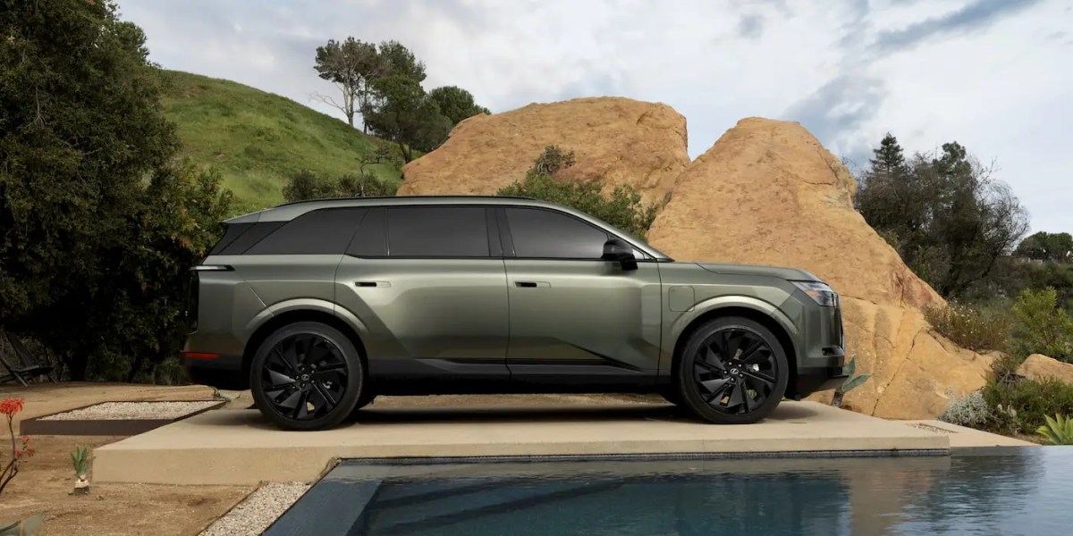 เจาะลึก Lexus TZ รถ SUV ไฟฟ้า 3 แถว กับเกมราคาหรูแบบเข้าถึงได้