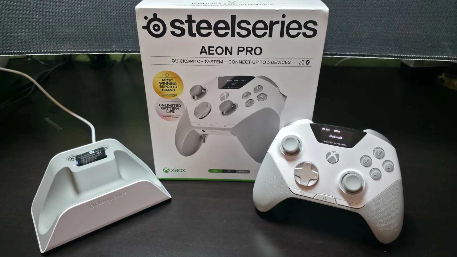 ตัวควบคุมเกมมิ่งระดับพรีเมียม พลิกเกมแข่งขันด้วย SteelSeries Aeon Pro และ SCUF Omega Smoke