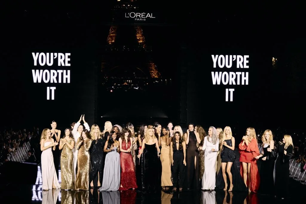 โมเดลไทยสวยเฉียบ เขย่าวงการบนรันเวย์ Paris Fashion Week