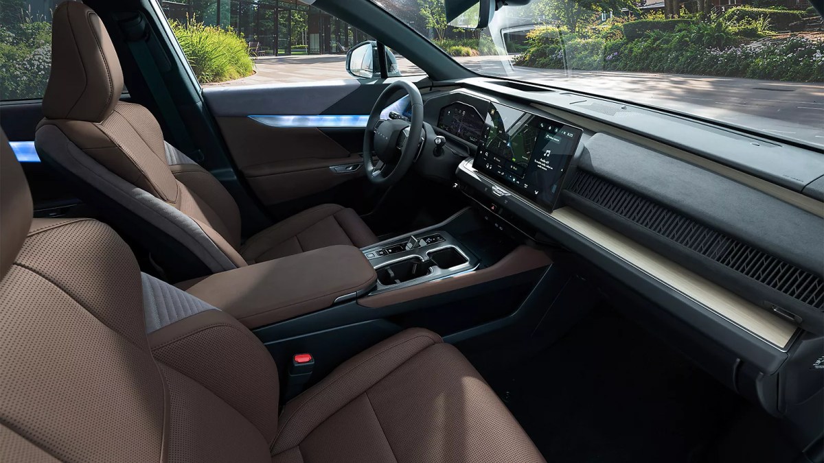 เจาะลึก Lexus TZ รถ SUV ไฟฟ้า 3 แถว กับเกมราคาหรูแบบเข้าถึงได้