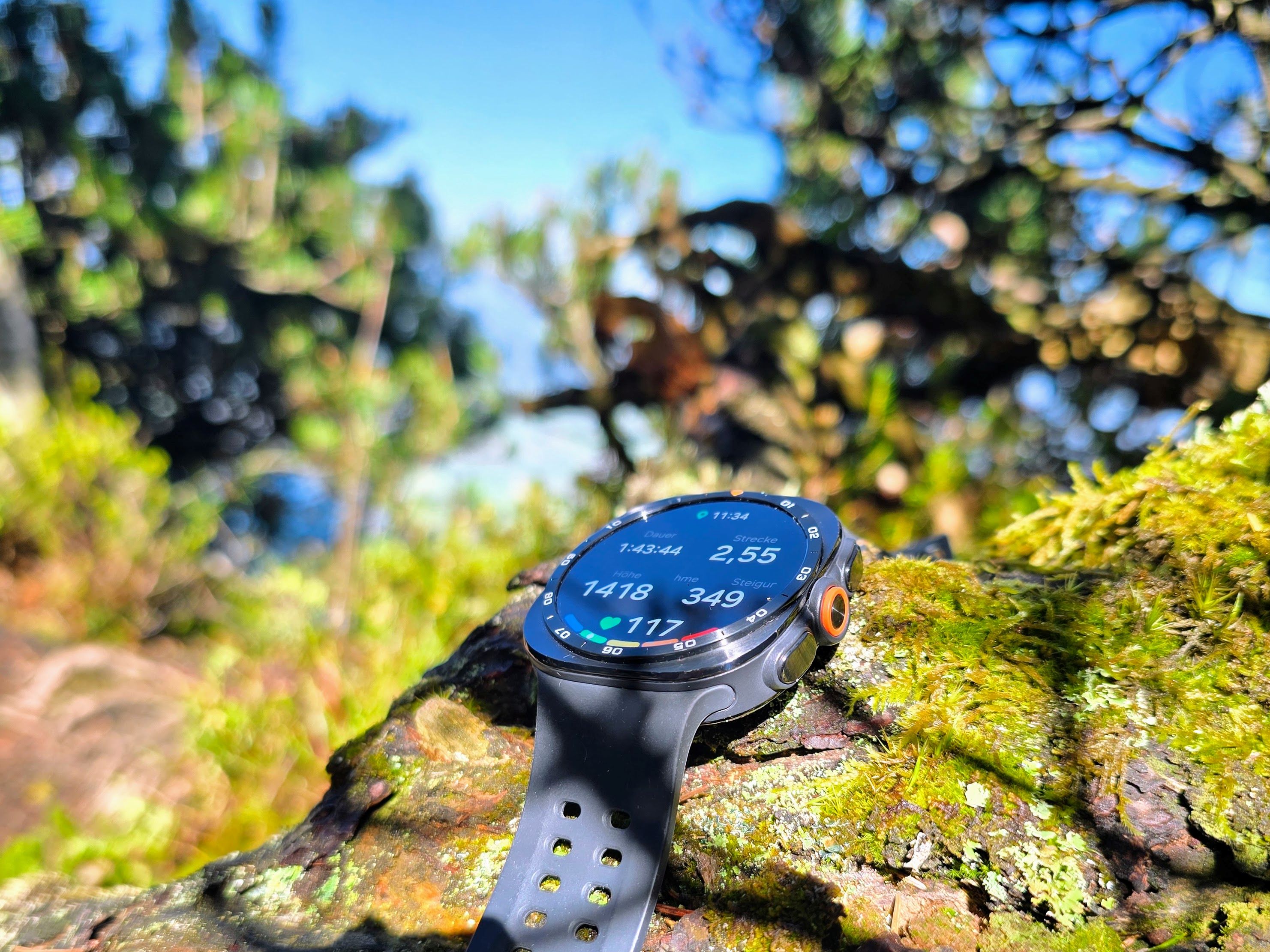 จอแสดงผล 5000 nits เปลี่ยนเกมสมาร์ทวอทช์กลางแจ้ง Samsung Galaxy Watch Ultra2 vs จอ AMOLED ทั่วไป