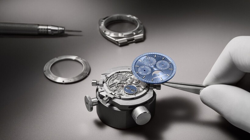Overseas Perpetual Calendar Ultra-Thin ไอคอนสปอร์ตสุดหรูยุคใหม่