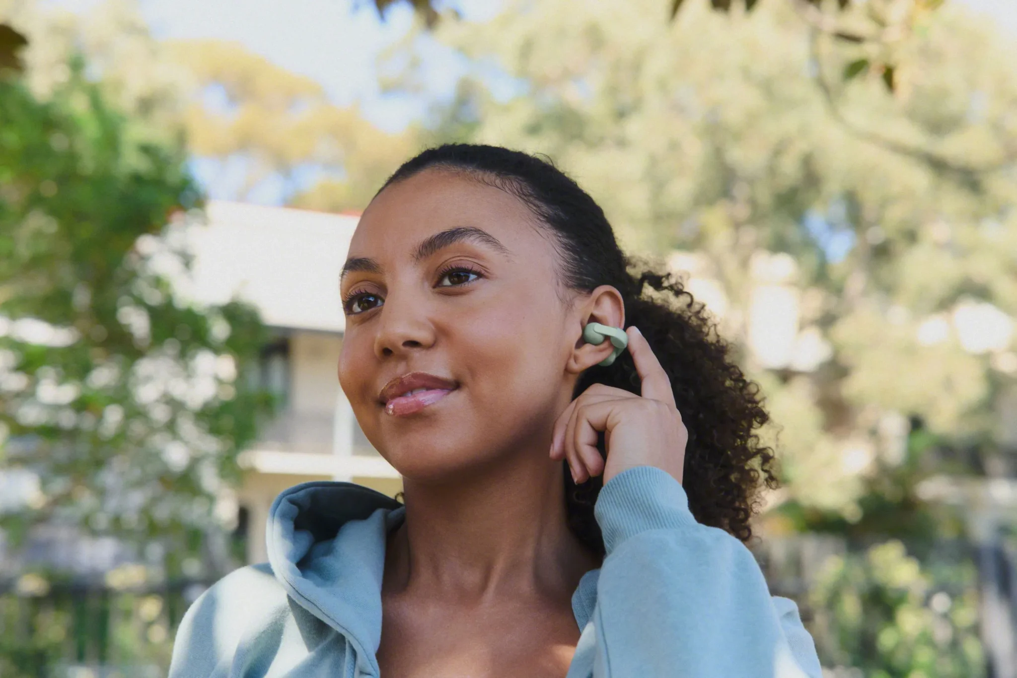 หูฟังไร้สาย open-ear จาก Sony และ Nothing เมื่อเสียงกลายเป็นแฟชั่นสำหรับสายแอคทีฟ