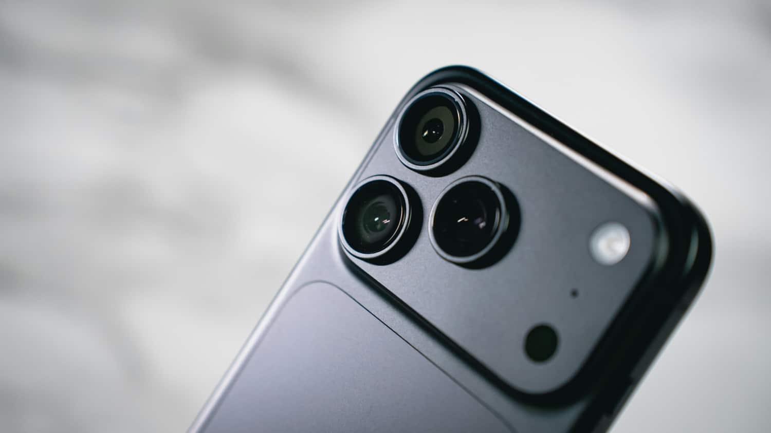 ไขปัญหา iPhone 18 Pro ลำโพงเสียงแตก เคาะสาเหตุและแนวทางแก้