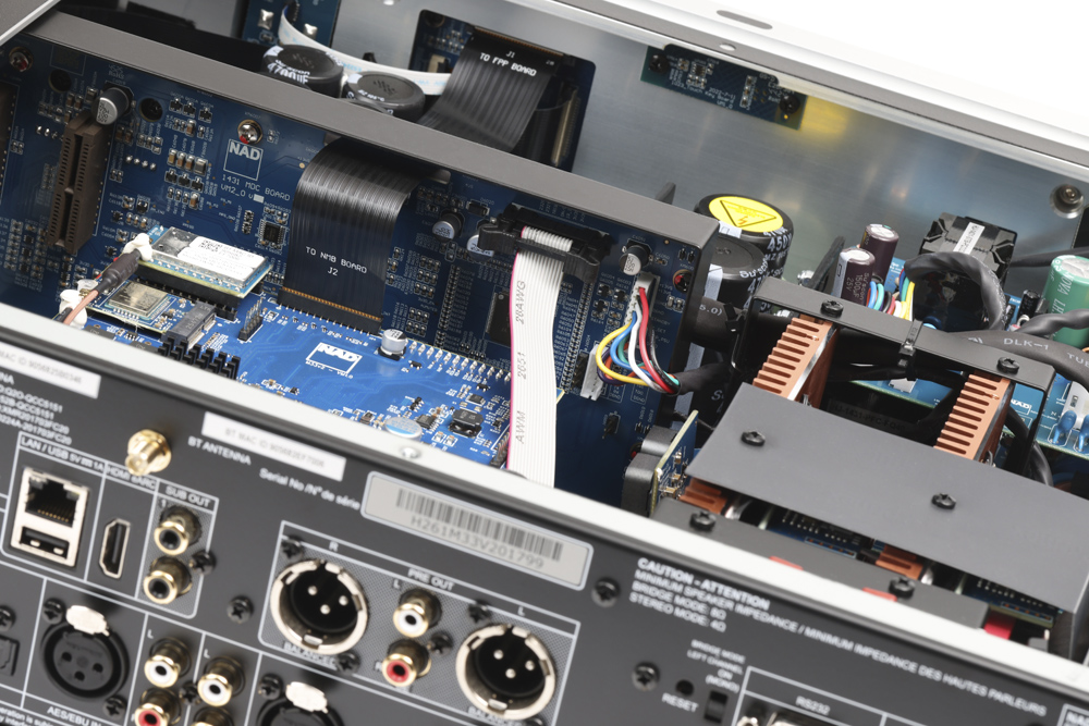 ศึกแอมพลิฟายเออร์อินทิเกรตเตอดไฮเอนด์ Luxman L-100 Centennial ปะทะ NAD Masters M33 V2