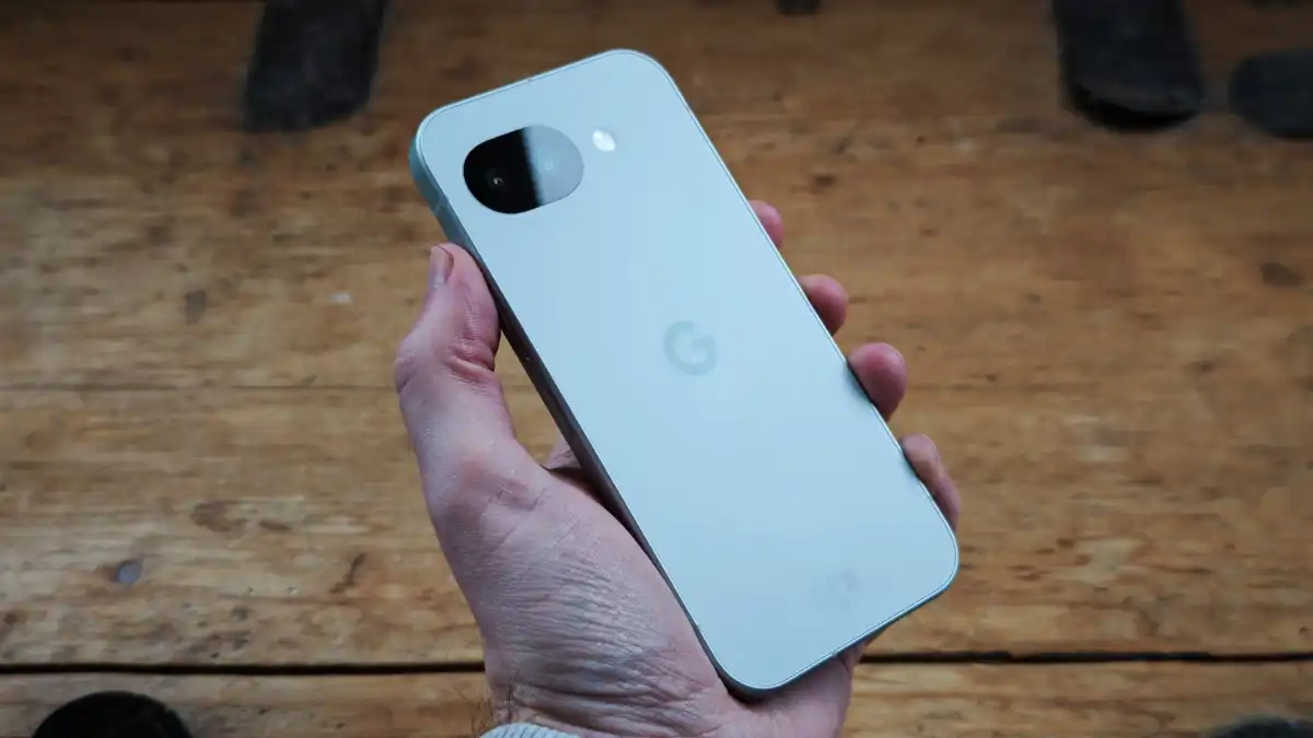 Pixel 11a หลุดภาพแรก ดีไซน์แทบไม่เปลี่ยนแต่ยังชัดว่าเป็น Pixel