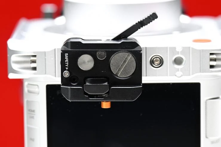 ยึดกล้องแบบปลดเร็วสำหรับงานมืออาชีพ เลือก L-bracket หรือ Drop-In Lock ดี