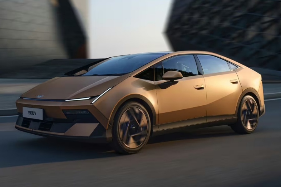 Ioniq V ซีดานไฟฟ้า 800V ชาร์จไว วิ่งไกล 650 กม.