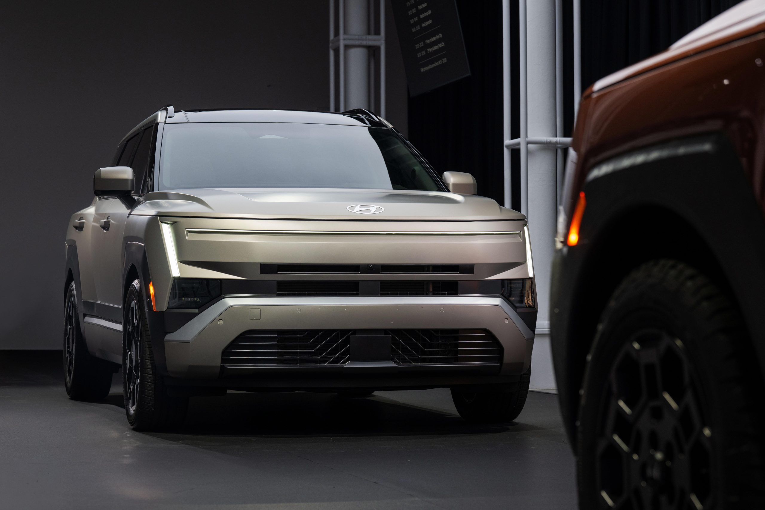ไฮบริด SUV ลุยสมัยใหม่ เปรียบเทียบ PHEV กับ HEV ระหว่าง Jetour G700 และ Tucson