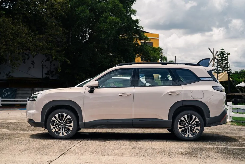 รถไฟฟ้า 7 ที่นั่งราคาถูก เปรียบเทียบ Wuling Eksion กับ Darion