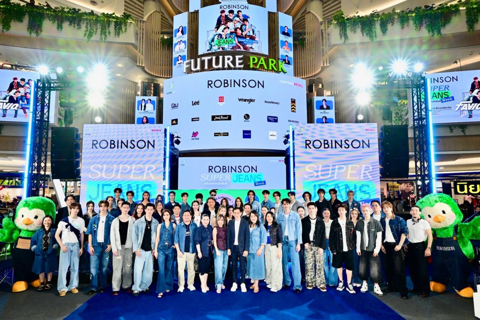 Denim Takes Center Stage เมื่อยีนส์กลายเป็นไลฟ์สไตล์เต็มตัว