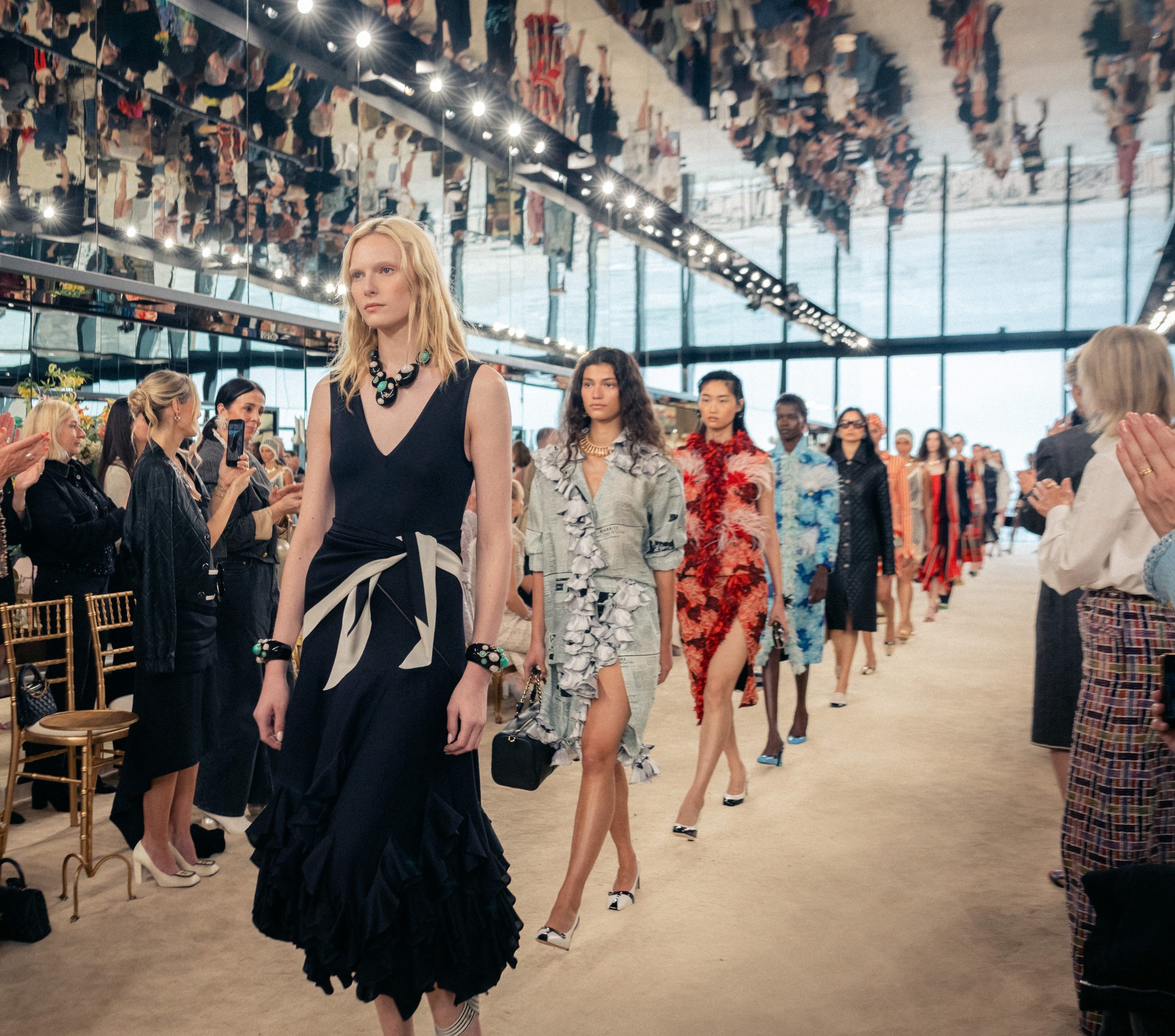 Matthieu Blazy พา Chanel กลับสู่โดวิลล์ จุดเริ่มต้นแห่งมรดก