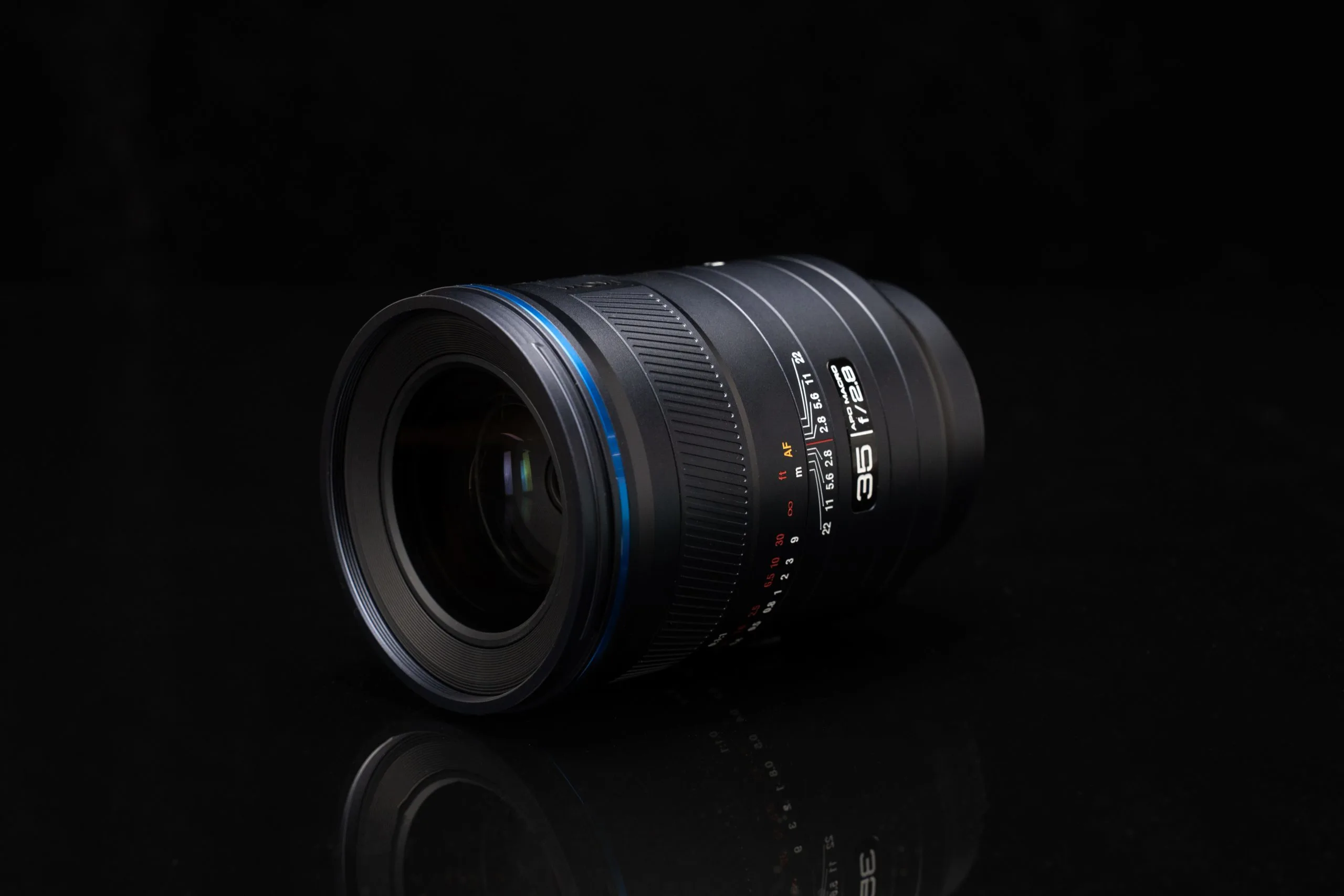 เลนส์มาโครแบบกว้าง 35mm 1:1 ตัวแรกที่เปลี่ยนเกมการเล่าเรื่องภาพระยะใกล้