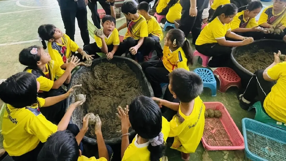 เรียนสิ่งแวดล้อมด้วยมือเปื้อนดิน เยาวชนลงมือแก้ปัญหาและสร้างคุณค่าให้ชุมชน