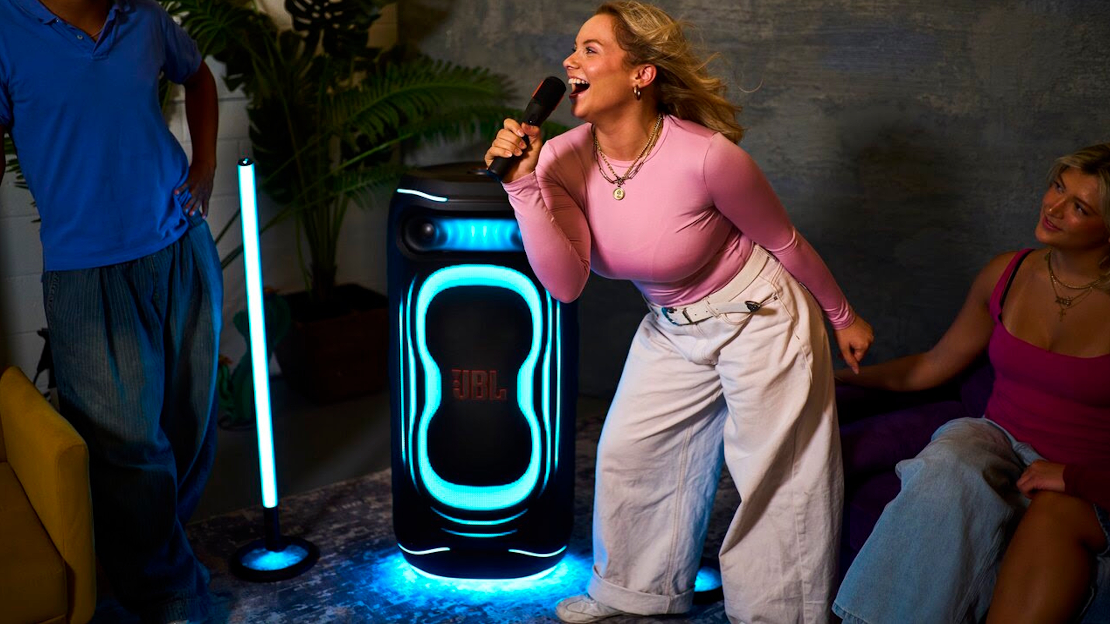 ลำโพง Bluetooth พกพา 60 วัตต์ VS ลำโพงปาร์ตี้แรงระดับ 1500 วัตต์