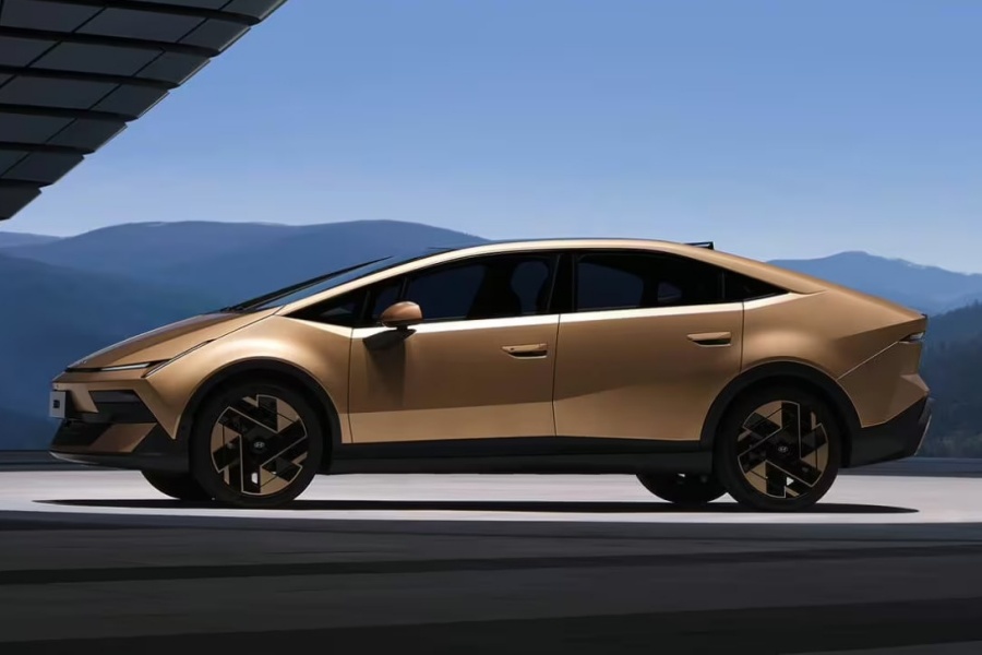 Hyundai Ioniq V 800V ซีดานไฟฟ้าใหม่ วิ่งไกล 650 กม. ชิงแชร์ตลาดรถไฟฟ้าแดนมังกร