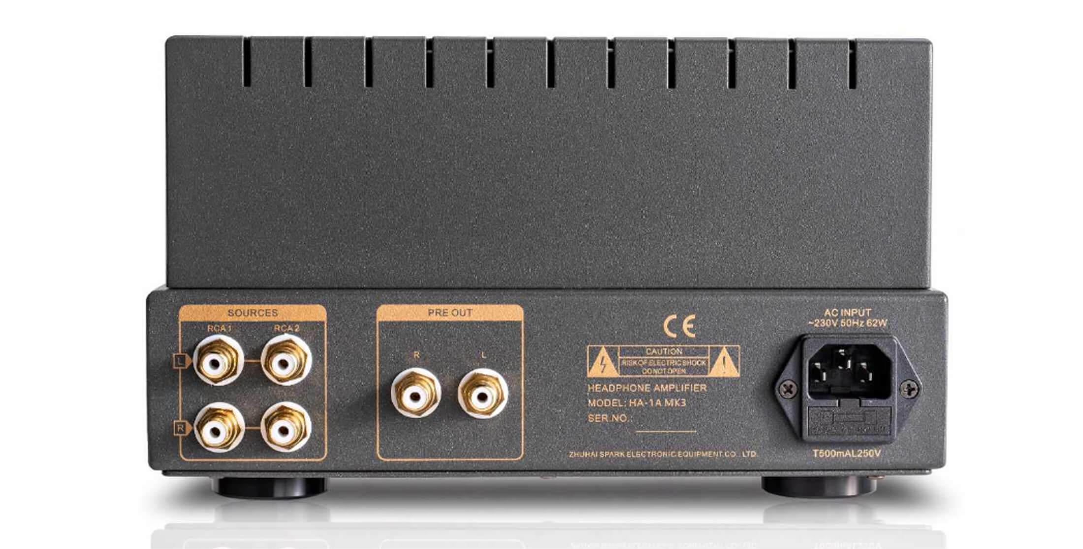 Hybrid amplifier ผสมความอบอุ่นหลอดไฟกับพลัง Class A บนโต๊ะทำงาน