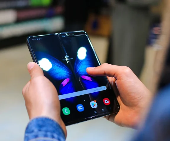 ราคา Galaxy Z Fold 8 Ultra ลดแรง ควรซื้อเลยหรือลองรอ