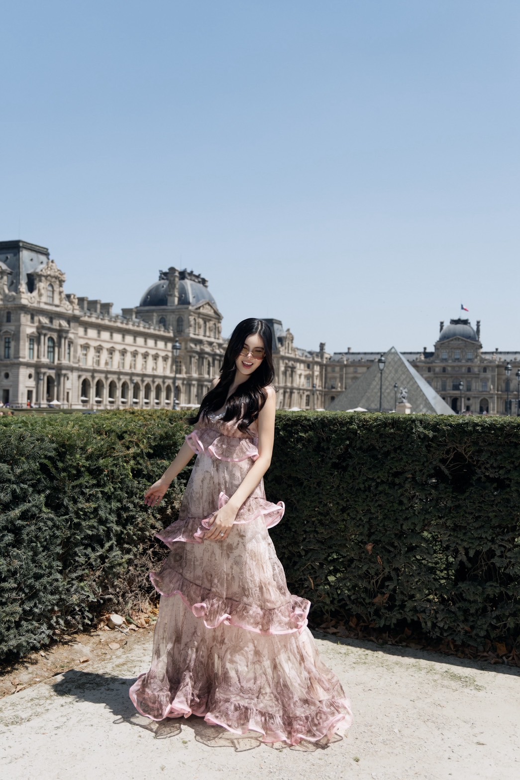 จากครีเอเตอร์สายออนไลน์สู่ VVIP แถวหน้าใน Paris Fashion Week