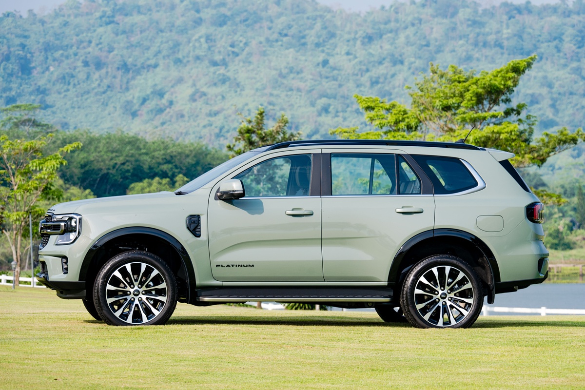 เปรียบเทียบ Pajero Everest เลือกคันไหนคุ้มกว่าสำหรับคุณ