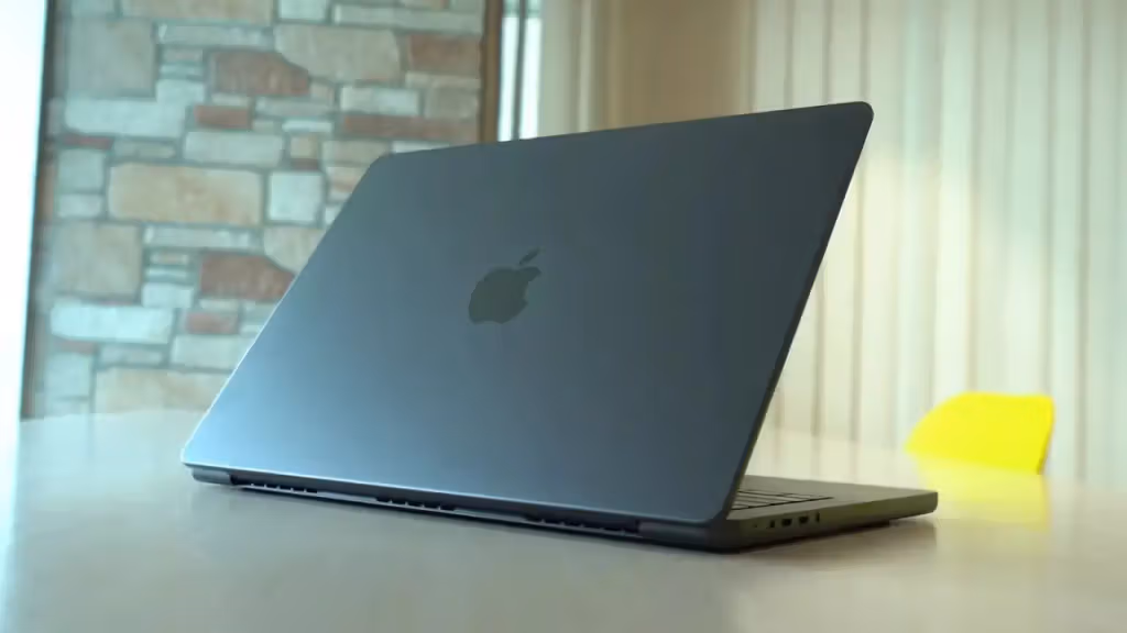 MacBook Pro จอ OLED แบบทัชสกรีน เบาขึ้นและเปลี่ยนเกมสายครีเอทีฟ