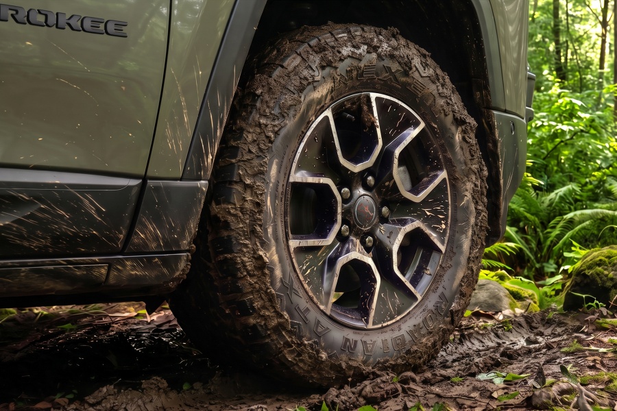 Jeep Cherokee Trailhawk ไฮบริดออฟโรด ลุยน้ำ 61 ซม. คู่มือเลือกซื้อ