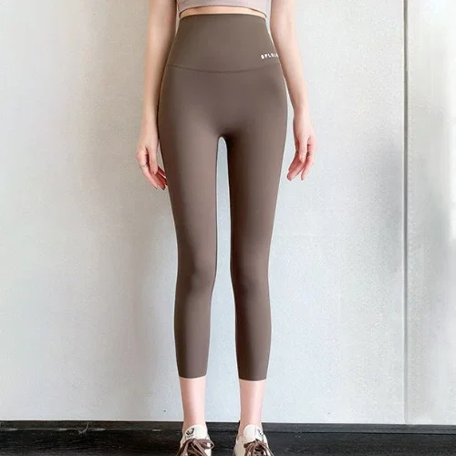 ซื้อเสื้อและเลกกิ้งออกกำลังกายงบประหยัด เลือกให้ใส่สบายและทน