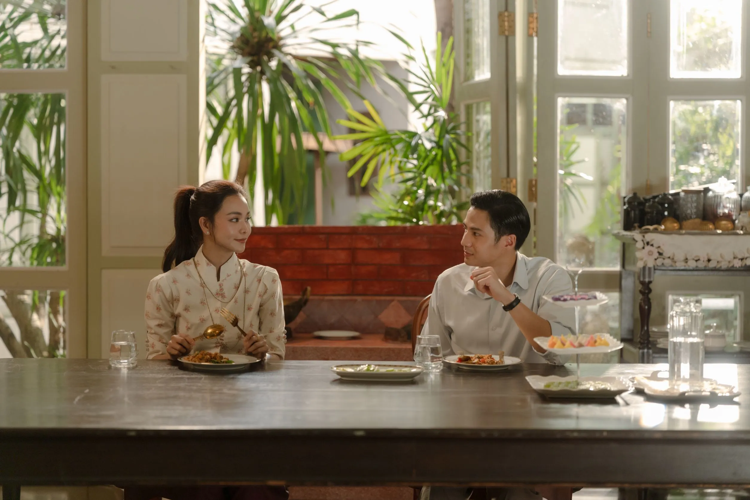 เชฟตัวตนคู่กับความลับในจานอาหาร เมื่ออิงฟ้า วราหะกลายเป็นหัวใจของสำรับฆาตกร