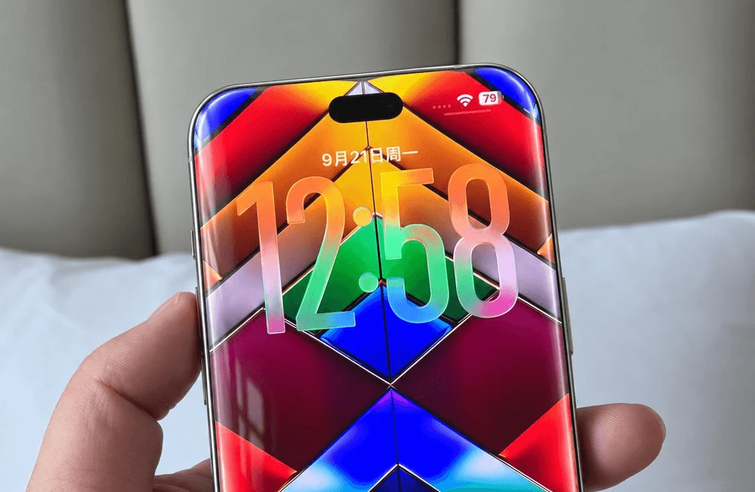 iPhone 20 Pro Max ดีไซน์กระจกโค้งทั้งเครื่องกับหน้าจอใหญ่สุดเท่าที่เคยมี
