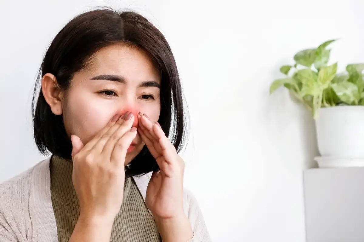 คัดจมูกไม่หาย ได้กลิ่นลดลง เมื่อไรควรสงสัยไซนัสอักเสบและริดสีดวงจมูก