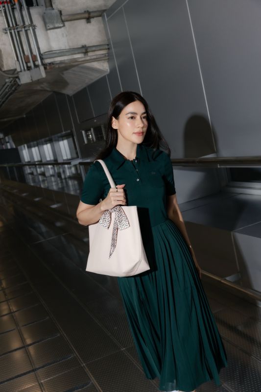 จากรันเวย์ถึงสนามบิน เมื่อคนดังเปลี่ยน Paris Fashion Week เป็นเวทีแจ้งเกิดระดับโลก
