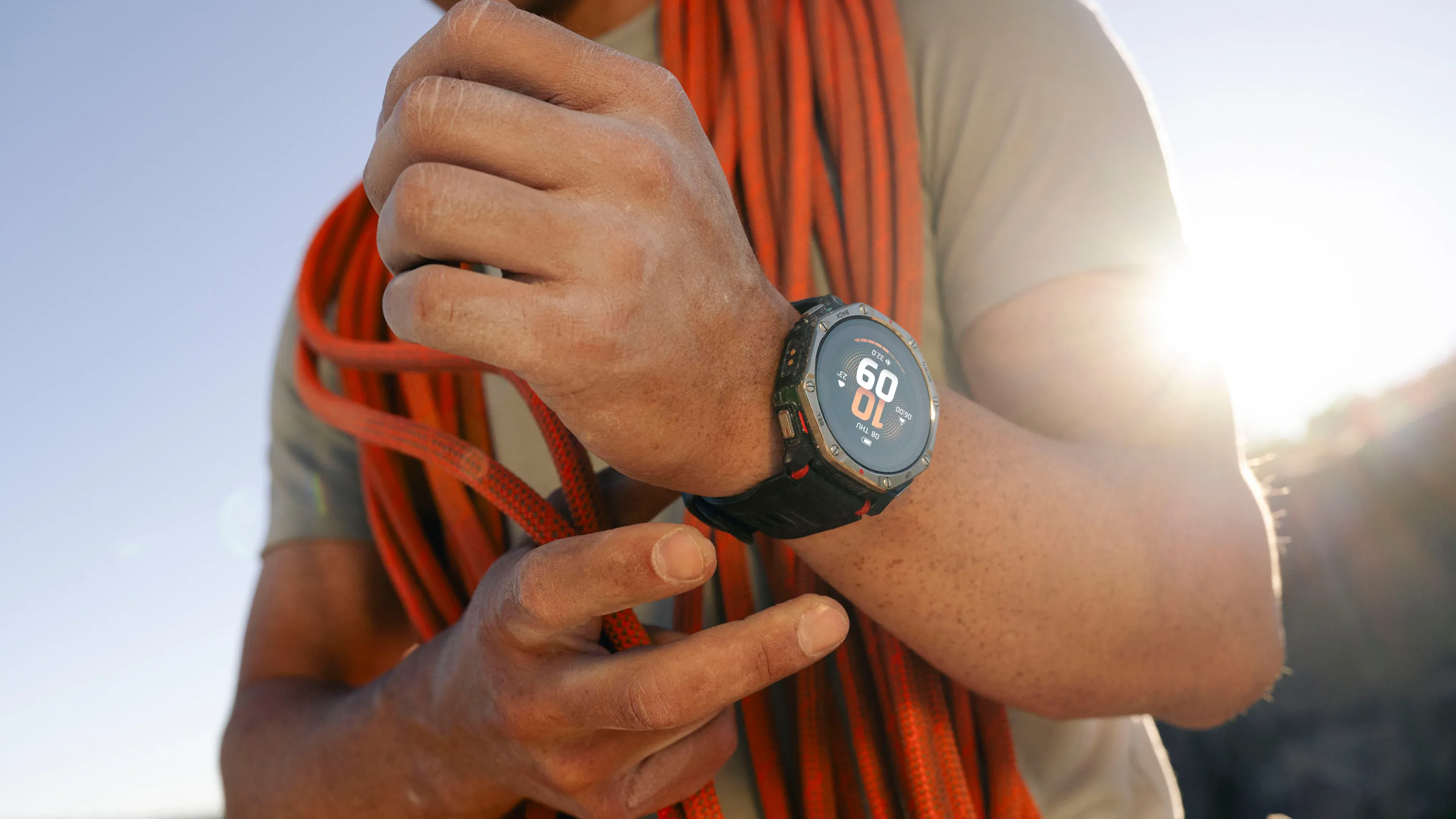 ศึกแบตเตอรี่หลายเดือน นาฬิกาโซลาร์สายอึดจาก Garmin Suunto และ Amazfit