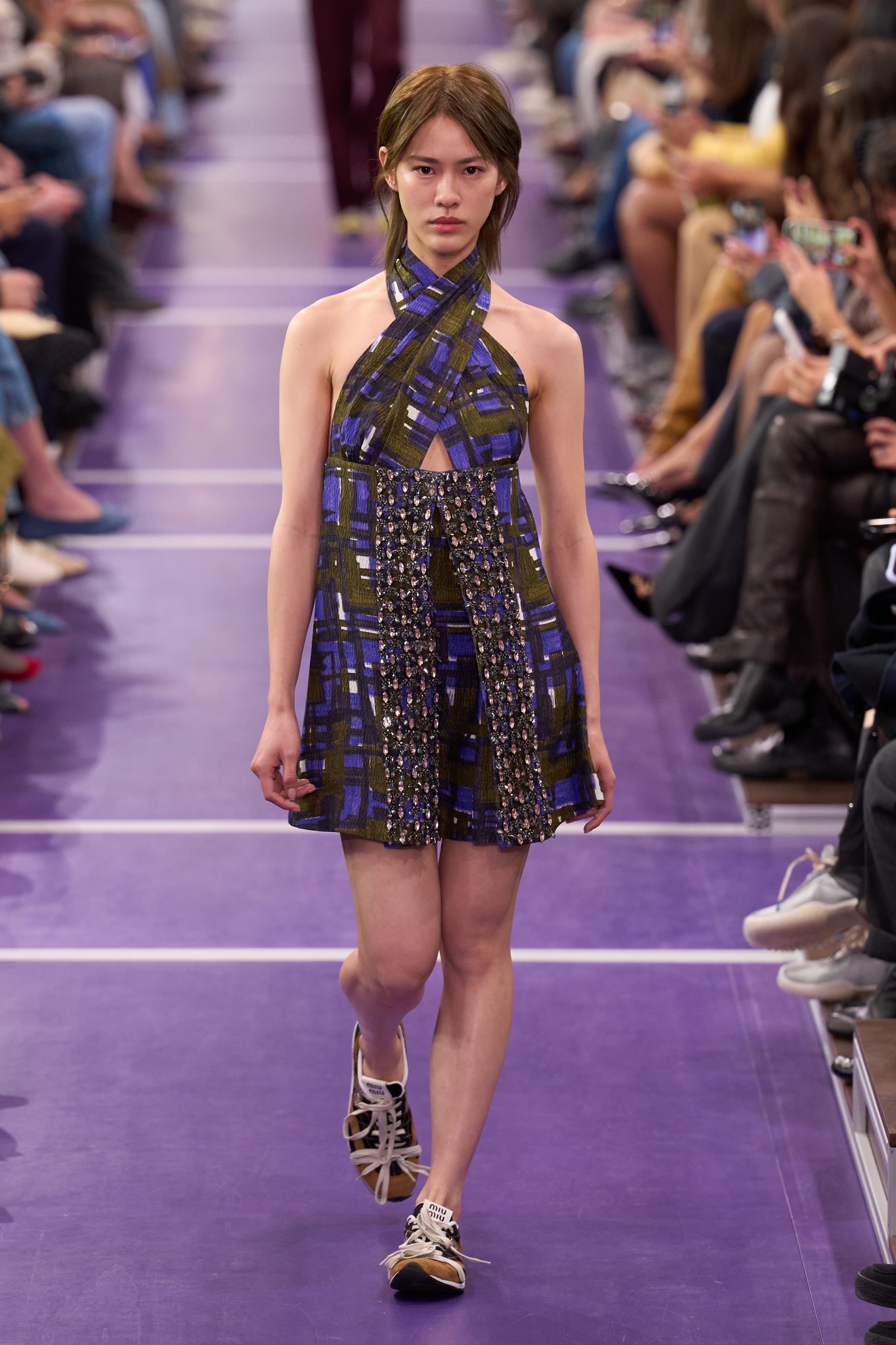 จากรันเวย์ถึงสนามบิน เมื่อคนดังเปลี่ยน Paris Fashion Week เป็นเวทีแจ้งเกิดระดับโลก